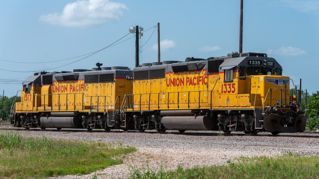 4-Axle Yard Power at Ennis Yard
